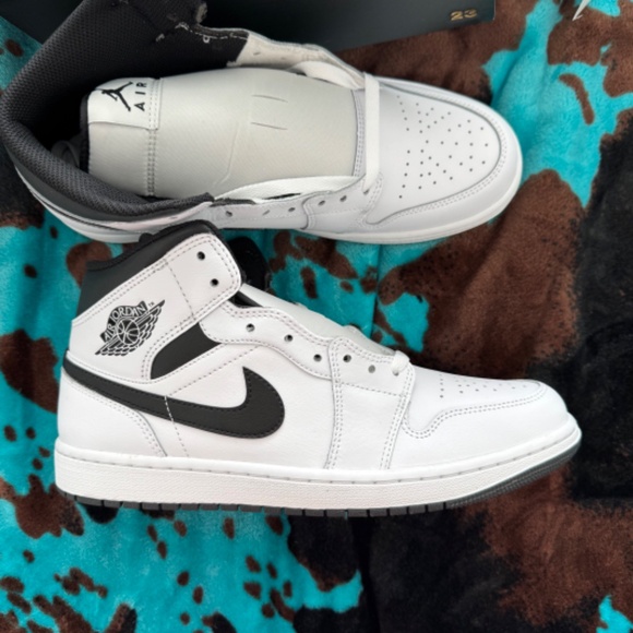 9.5M Air Jordan 1 Mid Shoes